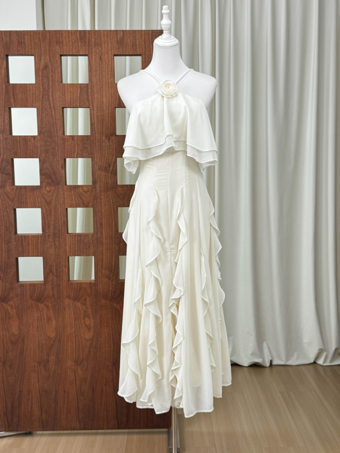 Elegant Off-Shoulder Ruffle Dress - Image 3