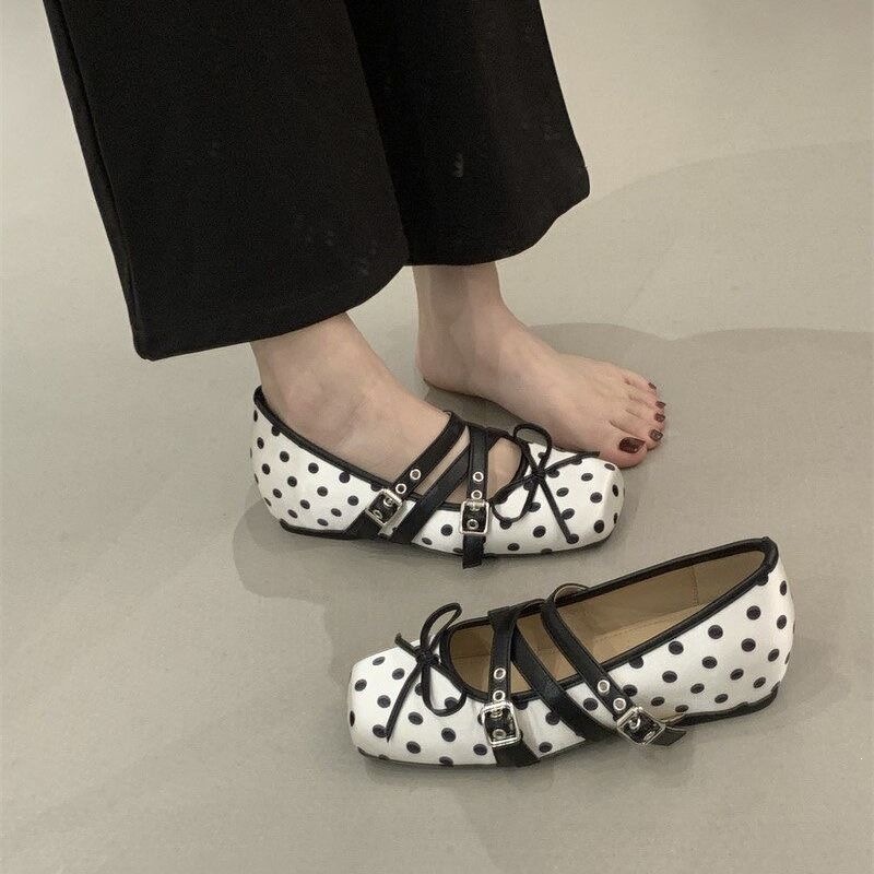 Lady's flat retro polka dot Mary Jane shoes - Image 2