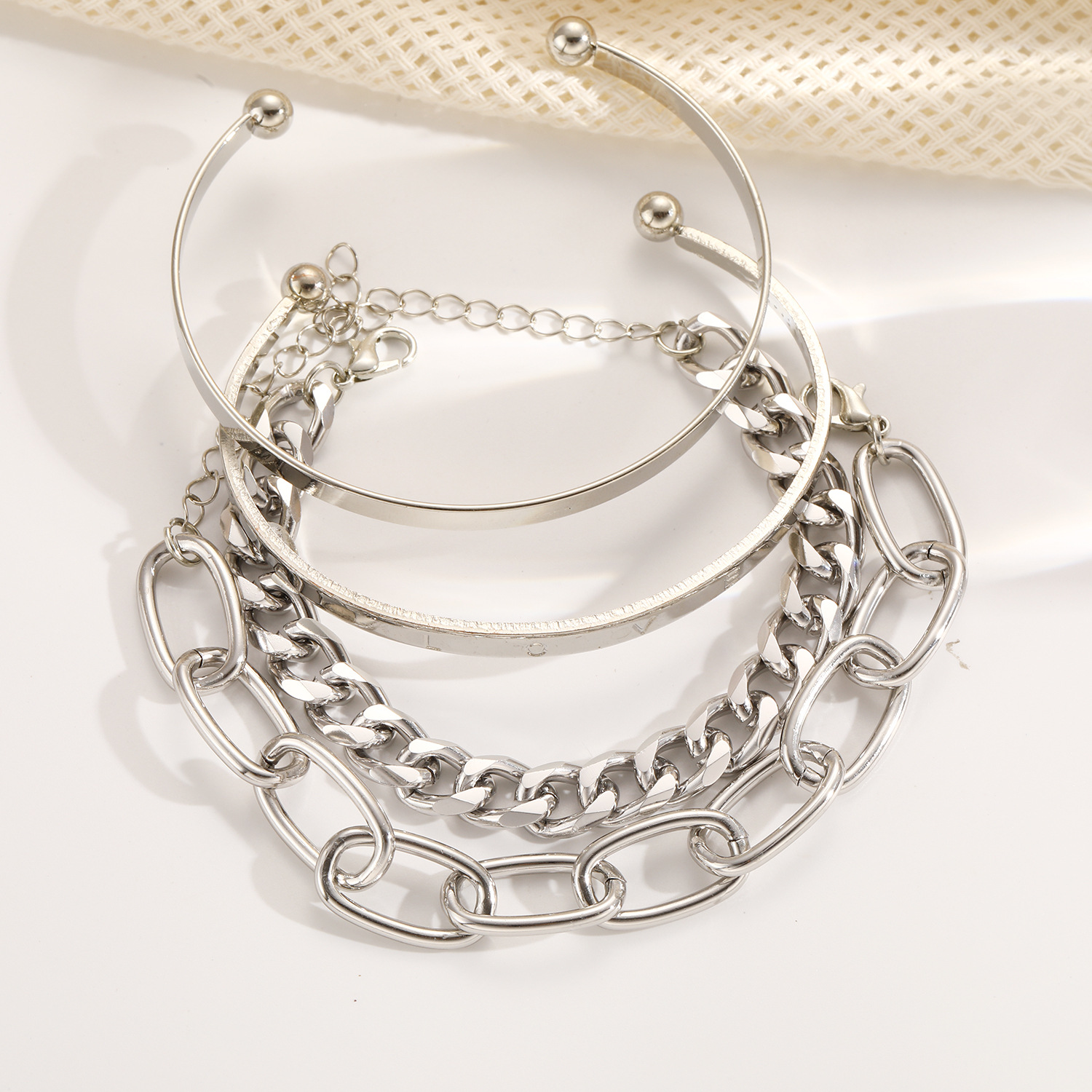 Bohemian Geometric Love Chain Bracelet Set of 4 Light Luxury Electroplated Alloy Hand Ornaments - Image 5