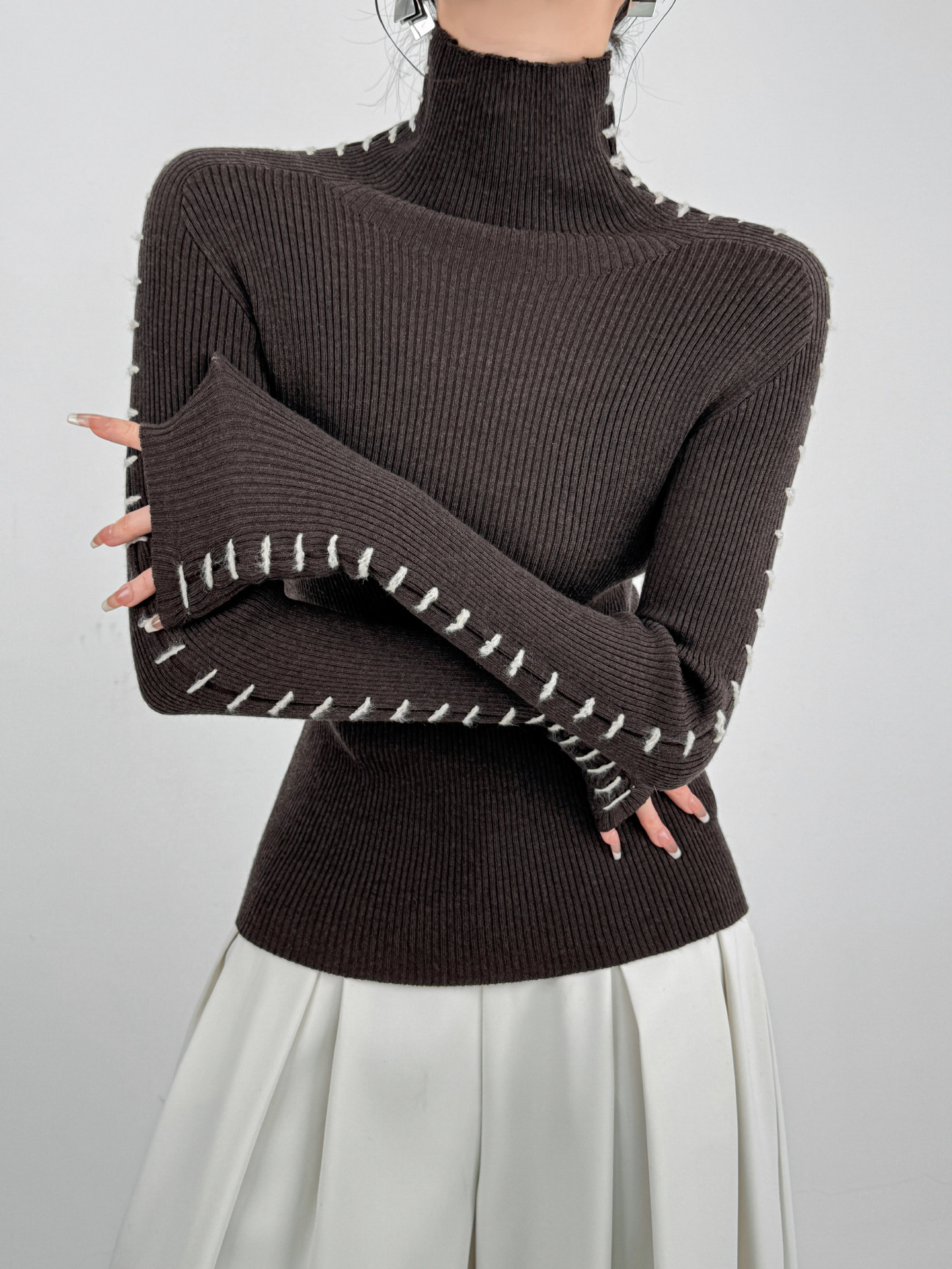 Minimalist High-Neck Knit Sweater for Women - Image 5