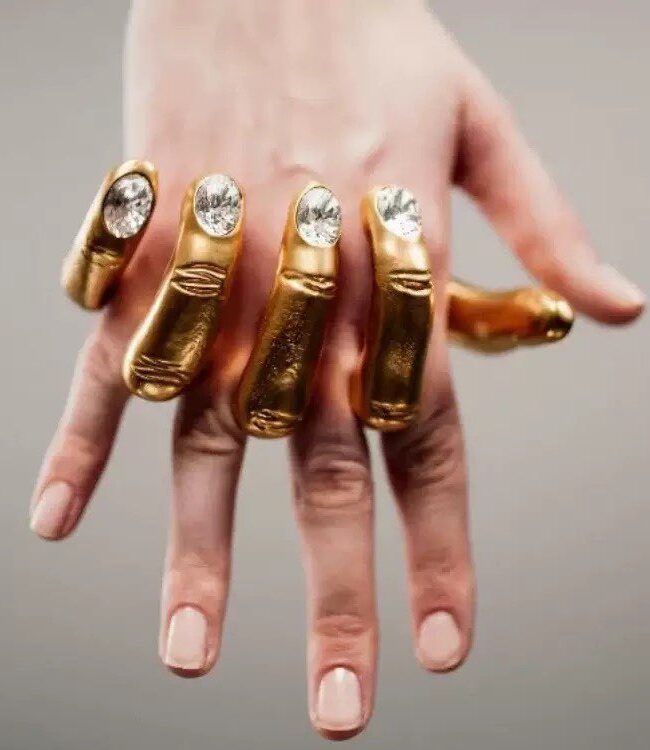 The Faustine Exaggerated Metal Diamond Interlocking Finger Ring Detail – La Rose Couture Jewellery & Accessories