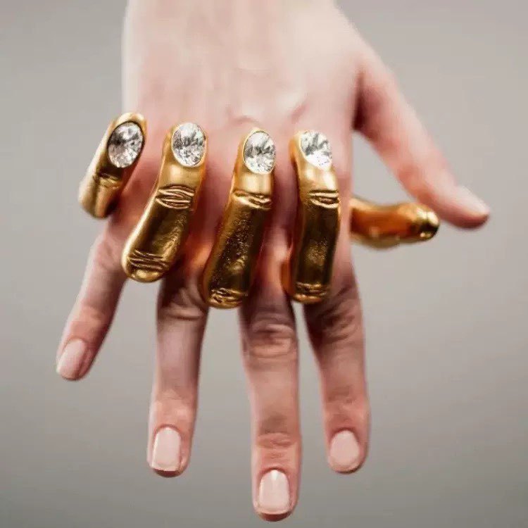 Exaggerated Metal Diamond Interlocking Finger Ring - Image 2