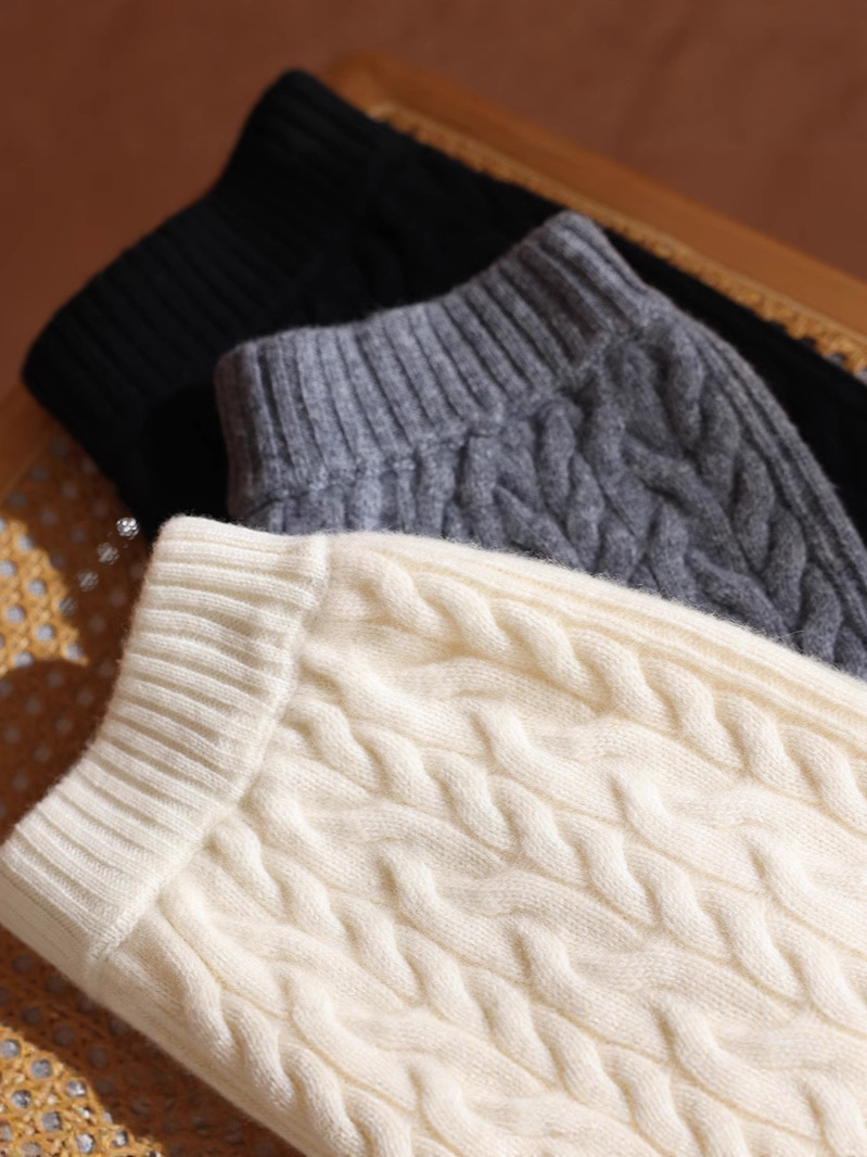 Lady's pure wool knitted twisted thick short pants - Image 2