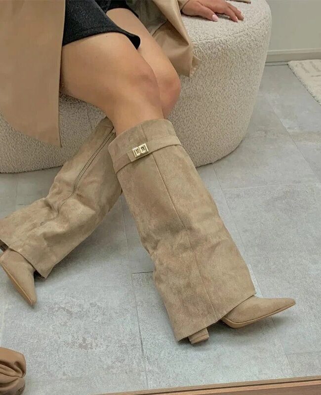 The Victoire Pointed Toe Chunky Heel Boots Detail – La Rose Couture Shoes & Footwear