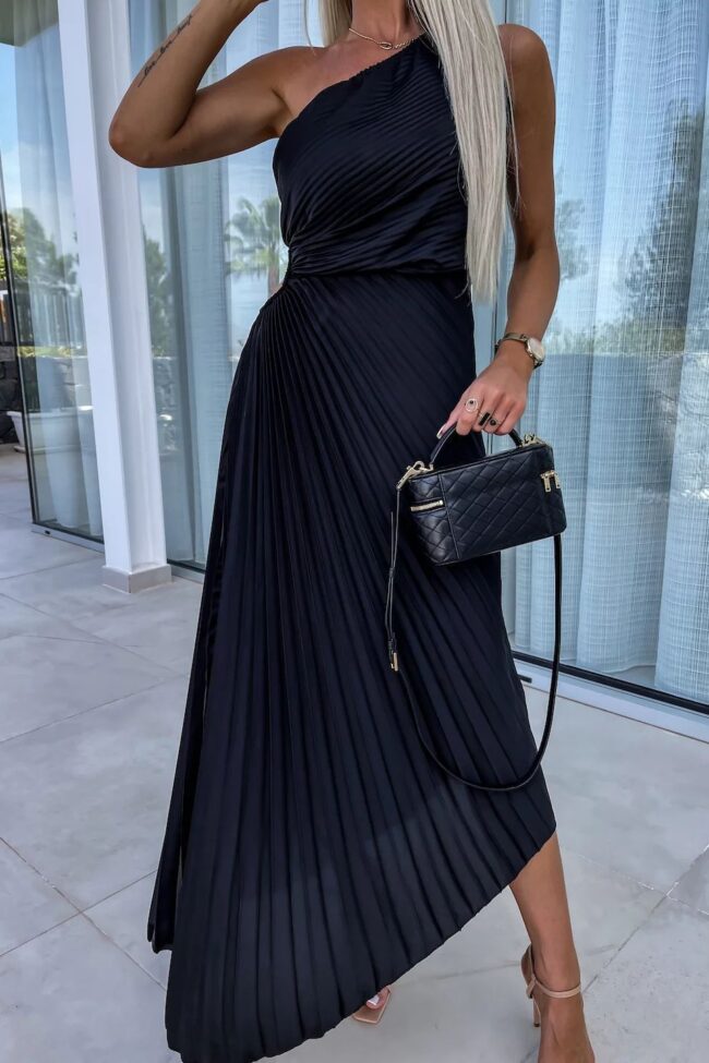 The Rosalie Elegant One Shoulder Pleated Long Dress Detail – La Rose Couture Dresses & Gowns