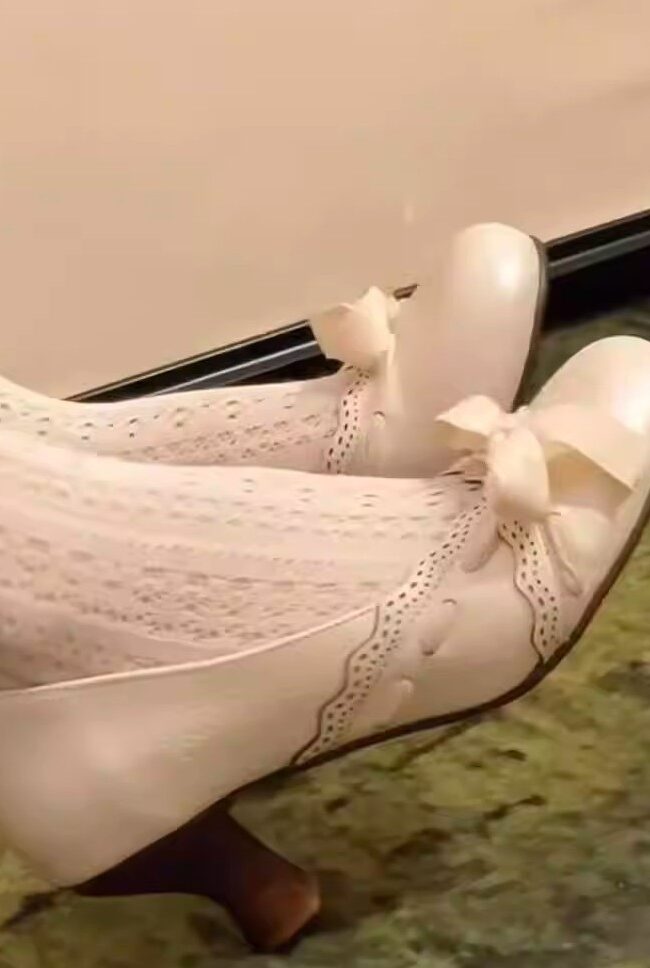 The Cyrielle French Lace Bow Chunky Heel Pumps Detail – La Rose Couture Shoes & Footwear