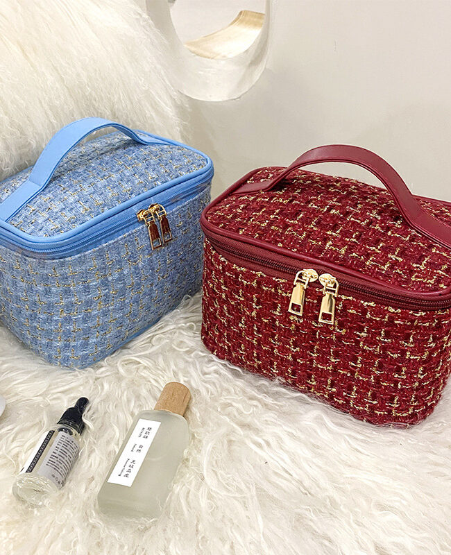 The Daphne Plaid Makeup Bag with Zipper Closure Detail – La Rose Couture Handbags & Clutches
