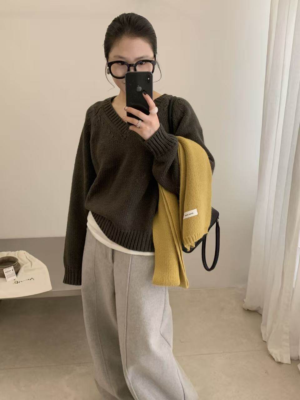 Women's Vintage Twist V-Neck Knit Sweater - Image 2