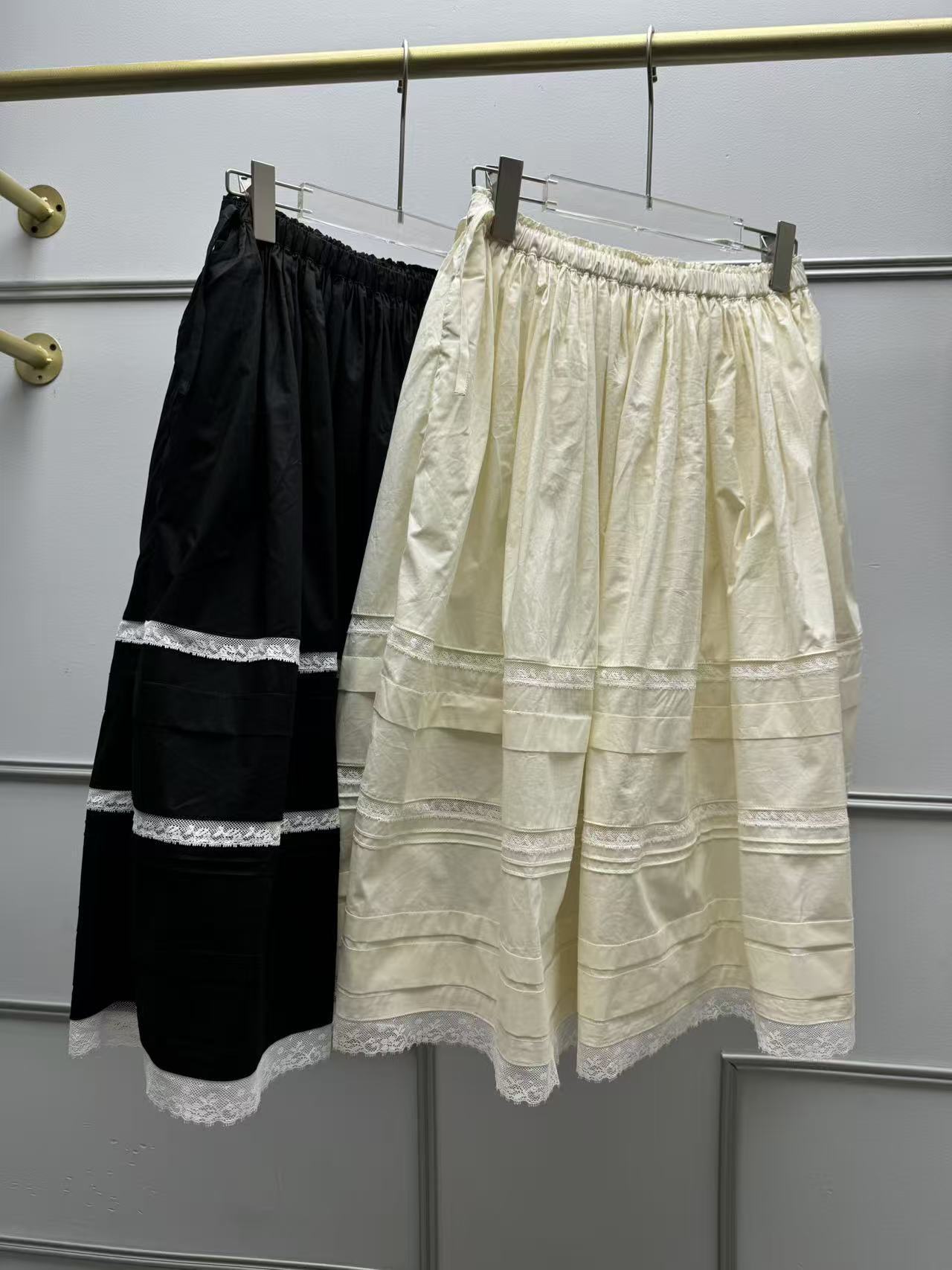 French Style Lace Splicing Floral Pleated A-Line Skirt - Image 2