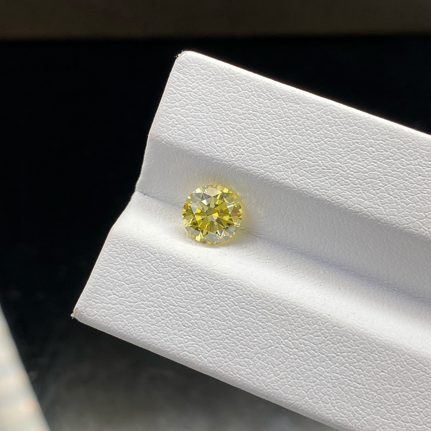 Lab Grown Round Yellow Diamond - Image 4