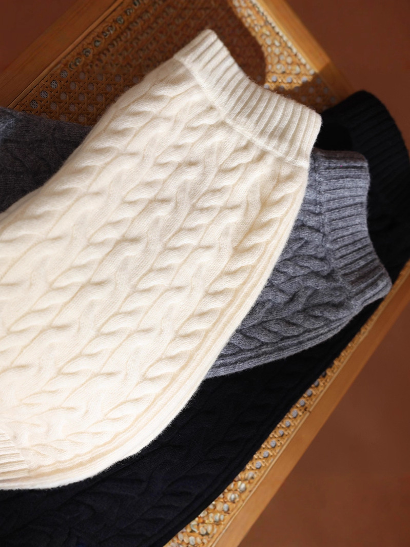 Lady's pure wool knitted twisted thick short pants - Image 5