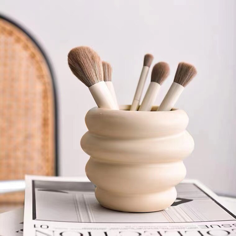 Eye shadow brush, eyebrow pencil, applicator tube - Image 3
