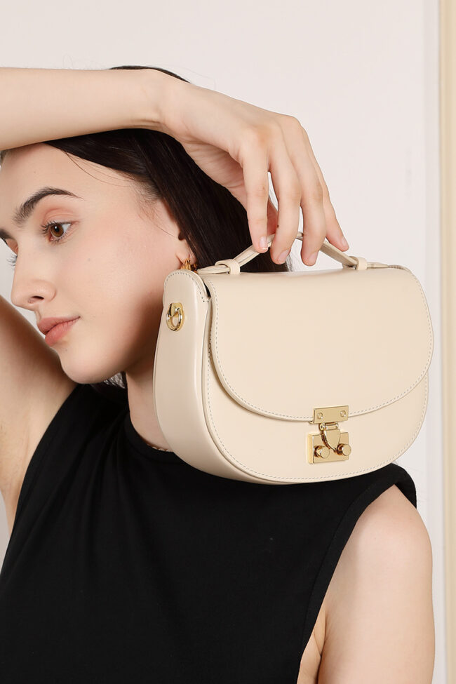 The Penelope Genuine Leather Saddle Handbag – La Rose Couture Handbags & Clutches