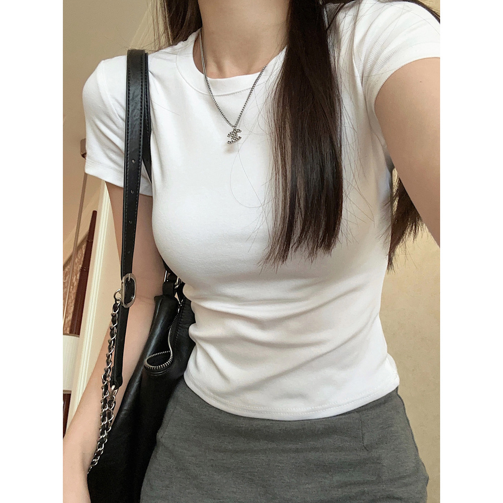 Short sleeve blouse with a v-neck design - Image 3