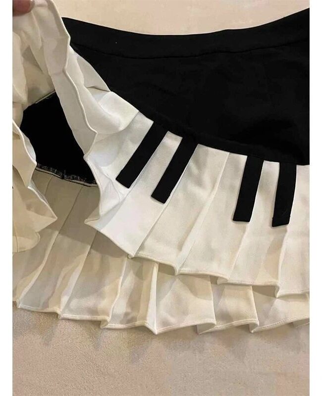 The Amandine Vintage Piano Print Pleated Skirt Detail – La Rose Couture Trousers & Skirts