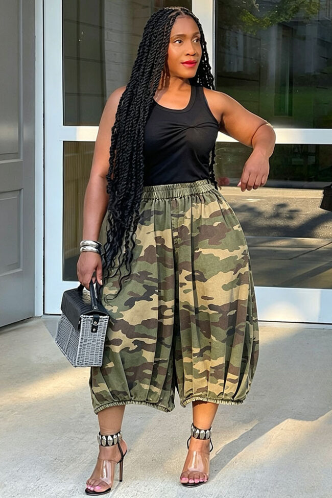 The Victoire Camouflage Wide Leg Cropped Pants Detail – La Rose Couture Trousers & Skirts