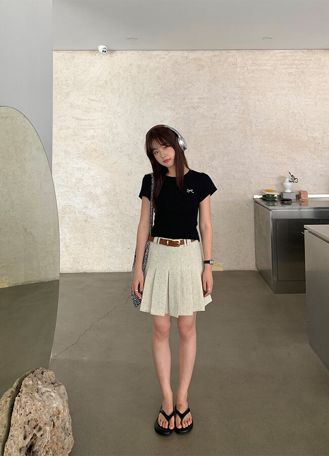 The Marlene Preppy Style a Line Pleated Skirt Detail – La Rose Couture Trousers & Skirts