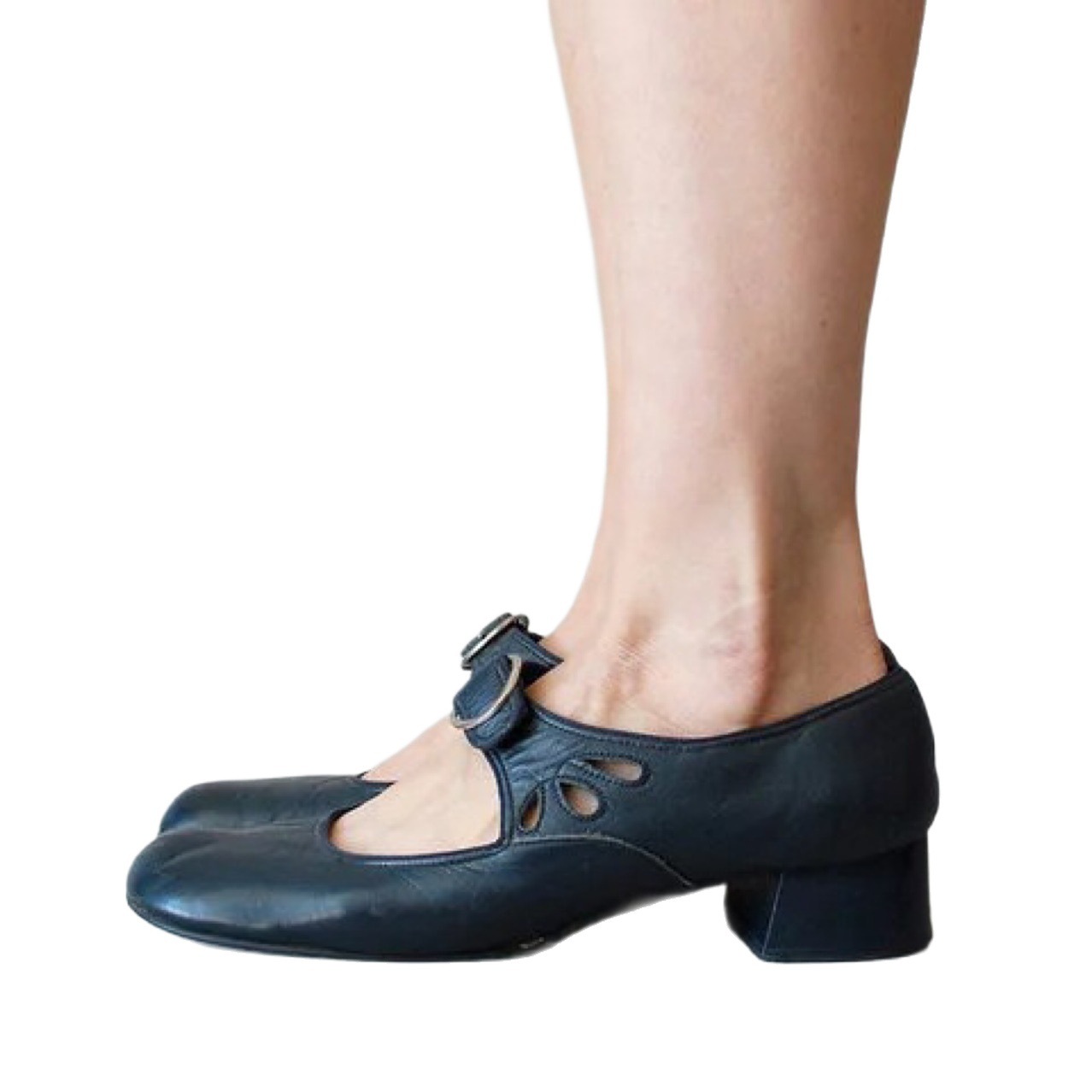 Buckle strap low-cut pumps - Image 3