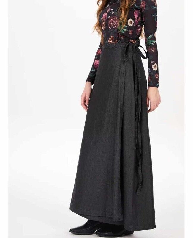 The Chloe Denim Apron Dress – La Rose Couture Trousers & Skirts