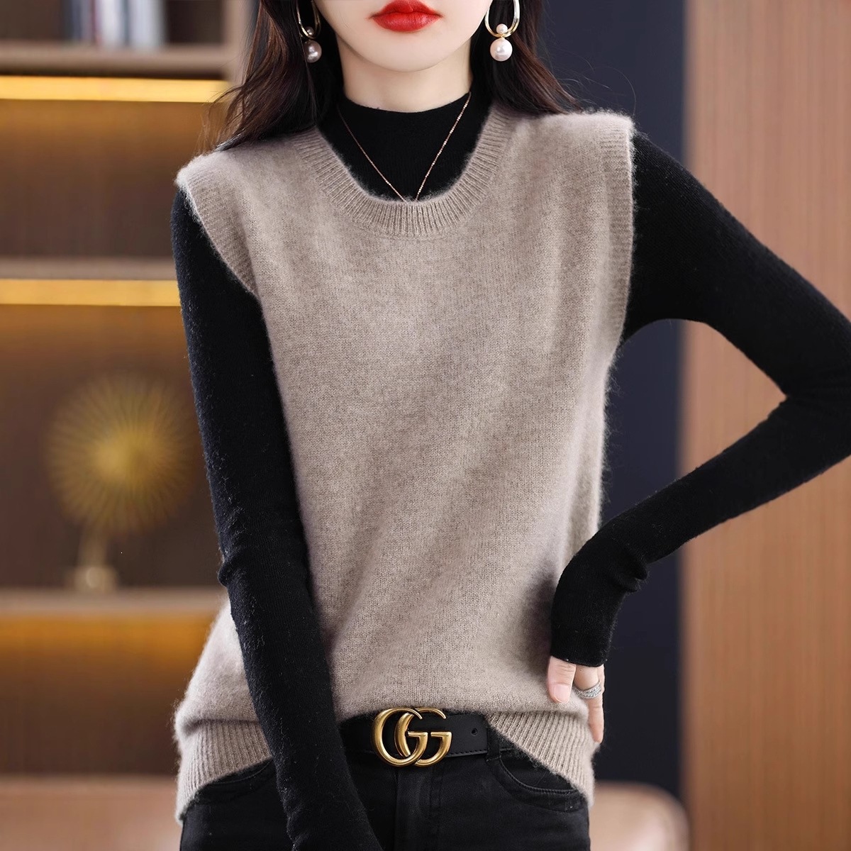 Women's knitted sleeveless jacket - Image 4