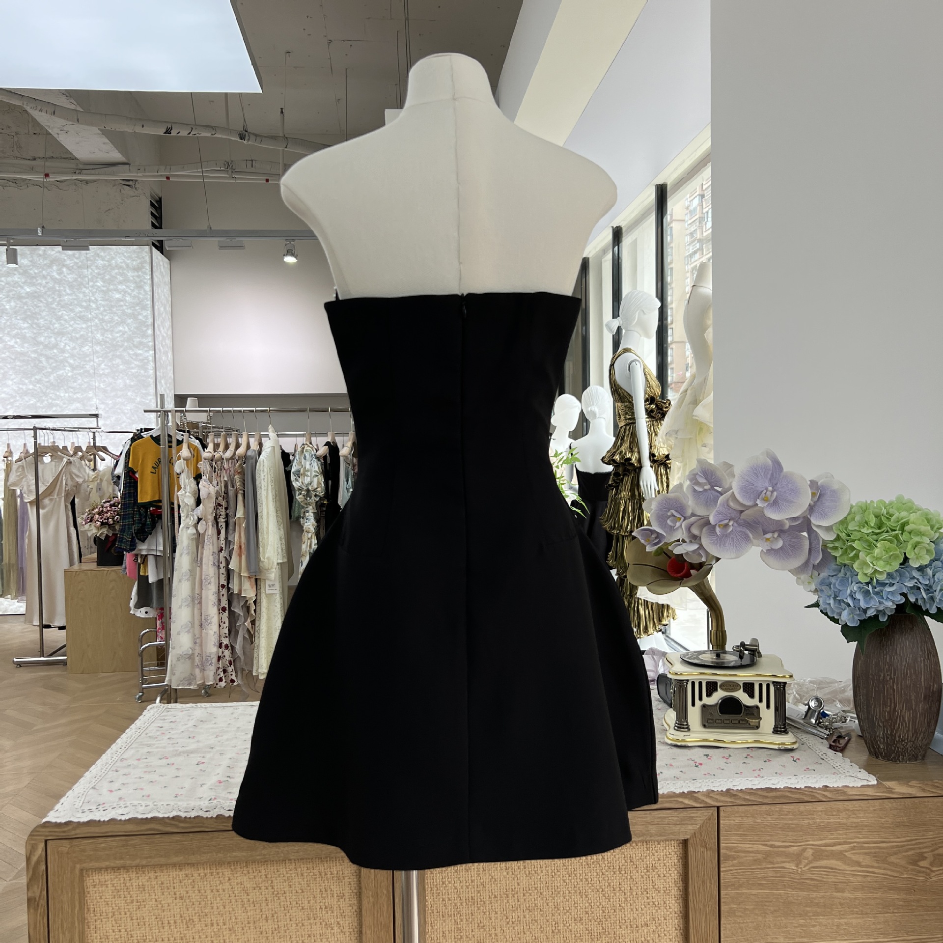Hand-sewn high-end hourglass-shaped dress without shoulder straps - Image 5
