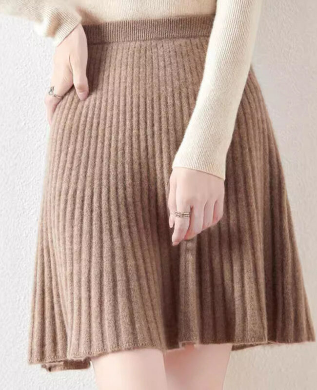 The Clarisse Woolen Dress Detail – La Rose Couture Trousers & Skirts