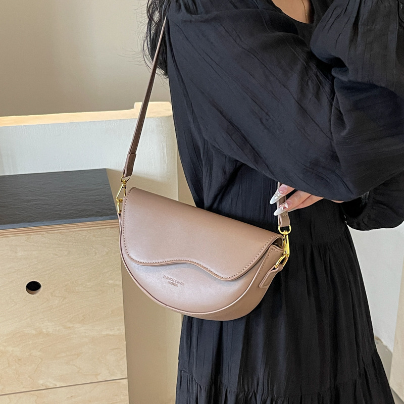 Fashion Shoulder Crossbody Saddle Bag - Image 3
