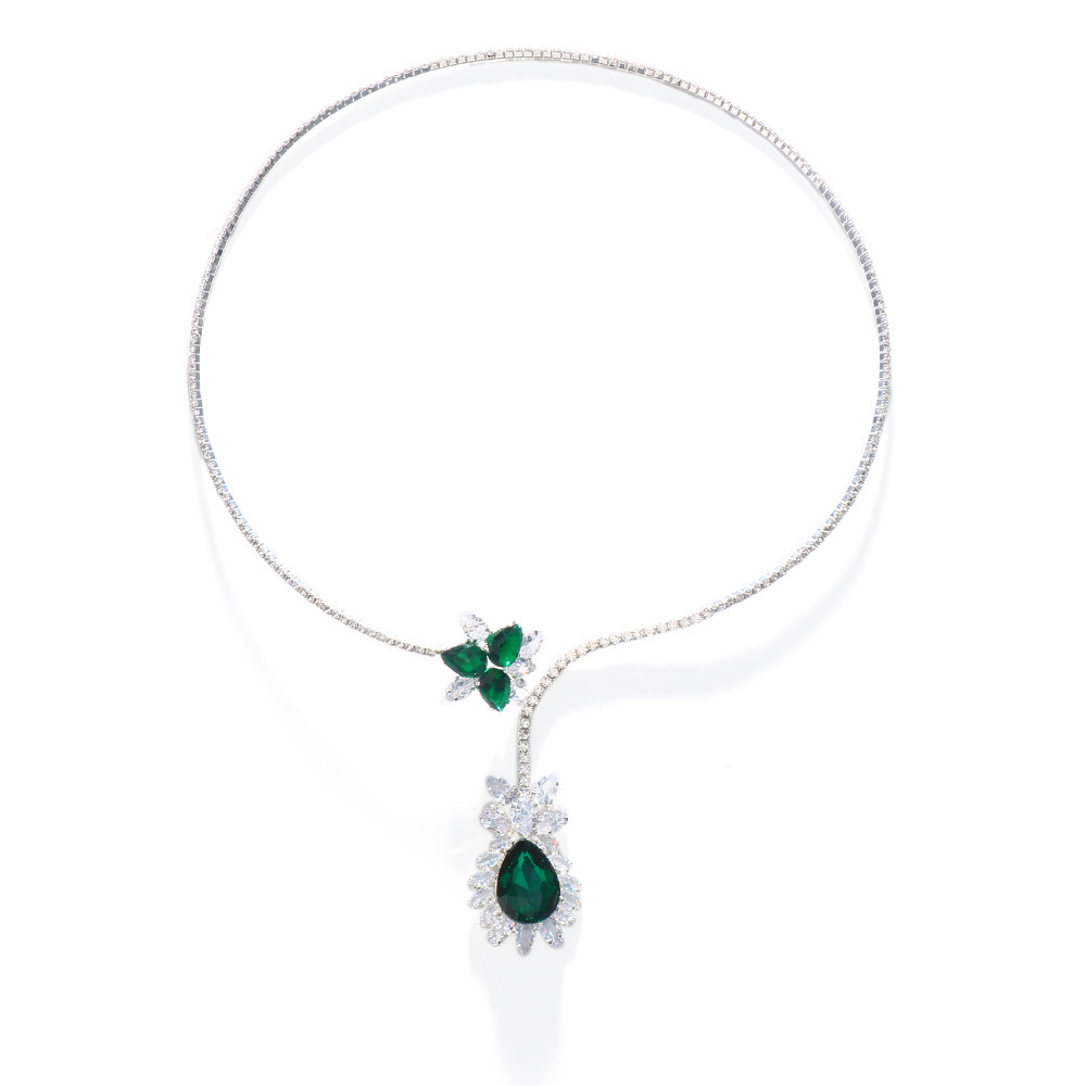 Leaf Motif Luxury Zircon Clavicle Necklace - Image 5