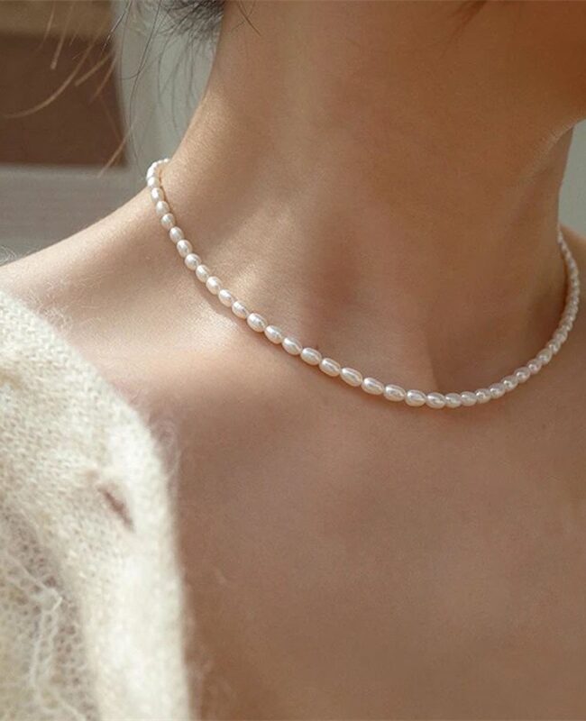 The Capucine Stainless Steel Imitation Pearl Necklace Gold U Shaped Pendant Jewelry Detail – La Rose Couture Jewellery & Accessories