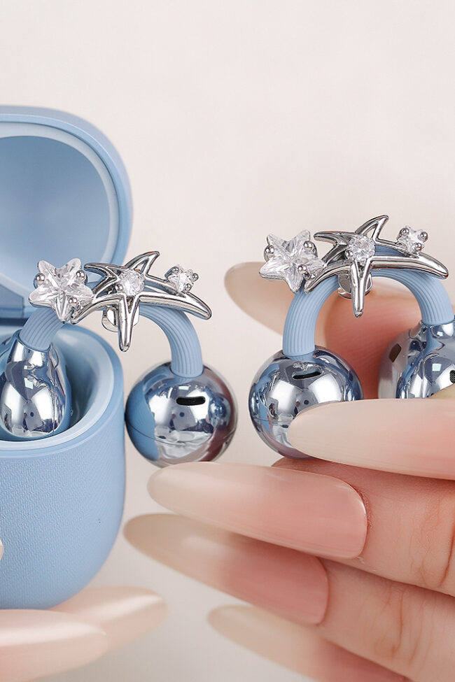 The Melanie Ear Clip Diamond Buckle Accessories – La Rose Couture Jewellery & Accessories