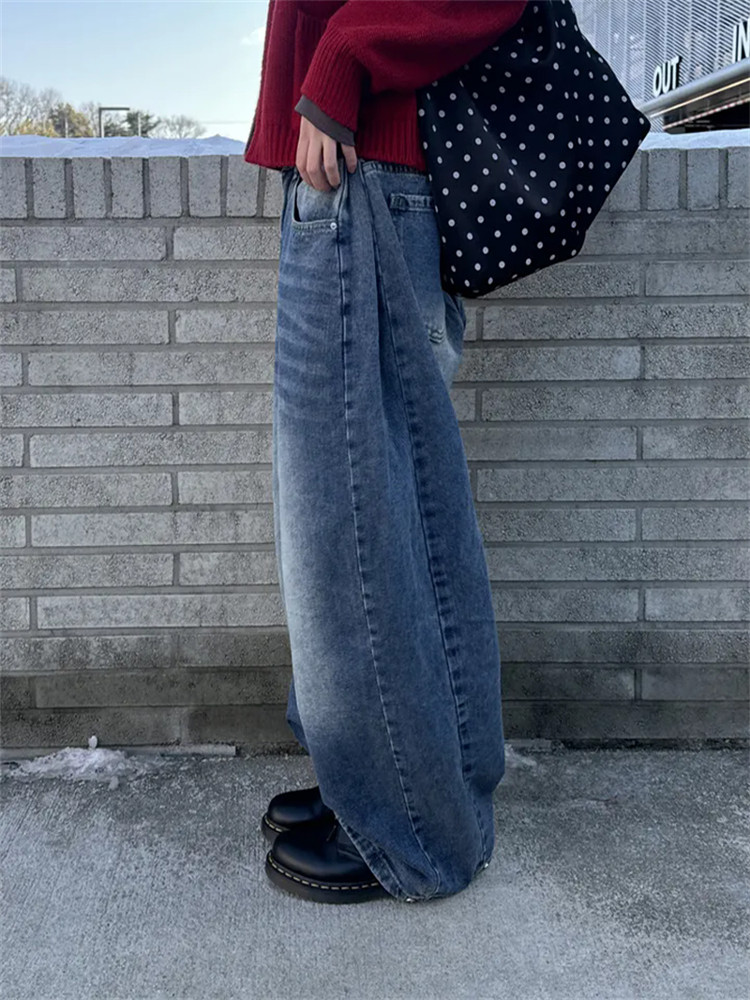 Women‘s Retro Washed Wide-Leg Buttoned Hem Denim Jeans - Image 2