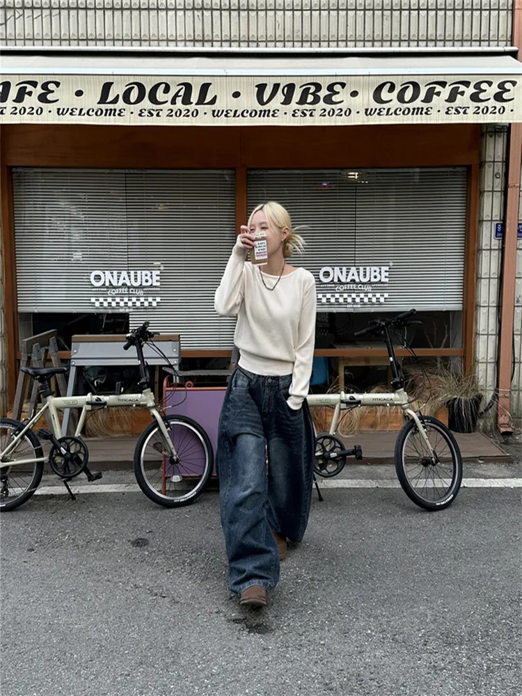 Women‘s Retro Washed Wide-Leg Buttoned Hem Denim Jeans - Image 5