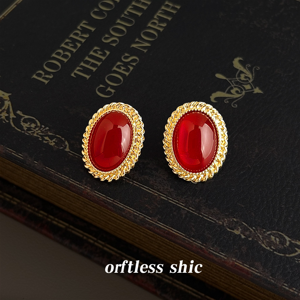 French Vintage Gold-Plated Wine Red Oval Resin Stud Earrings for Women - Image 4