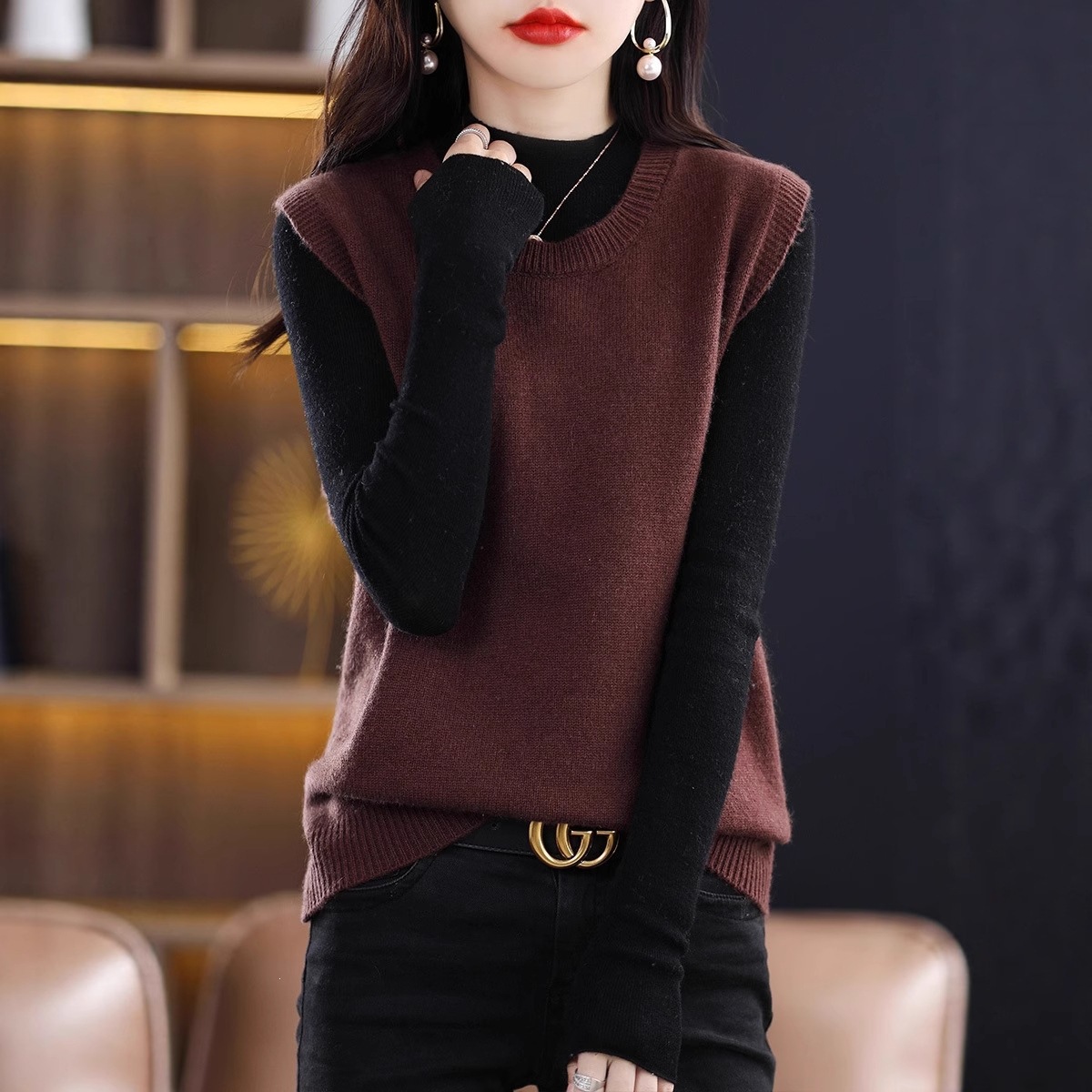 Women's knitted sleeveless jacket - Image 3