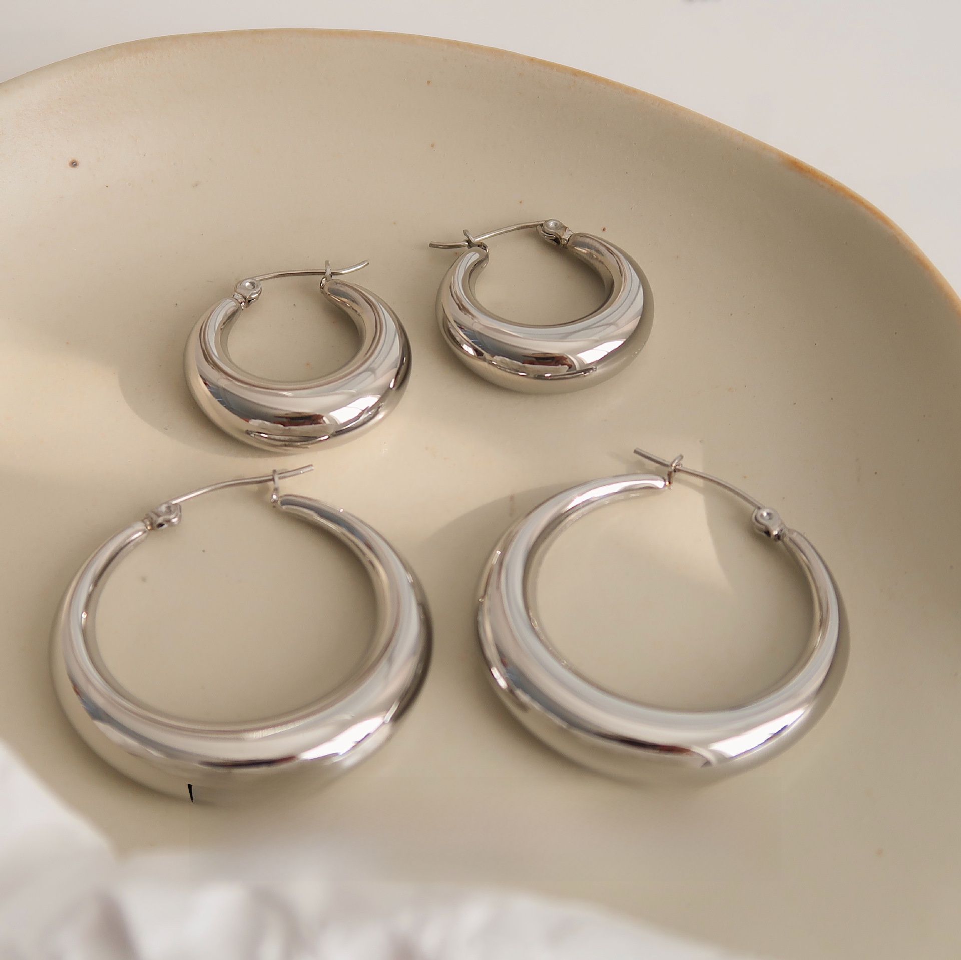 Women's Hollow Circle Titanium Steel Earrings Minimalist Geometric Lightweight Jewelry - Image 4