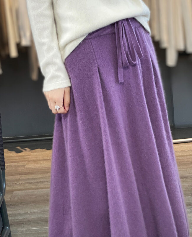 The Faustine Wool Skirt Detail – La Rose Couture Trousers & Skirts
