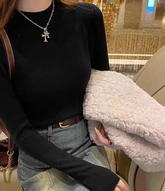 The Lucile Half Turtleneck Slim Fit Sweater Detail – La Rose Couture Coats & Jackets