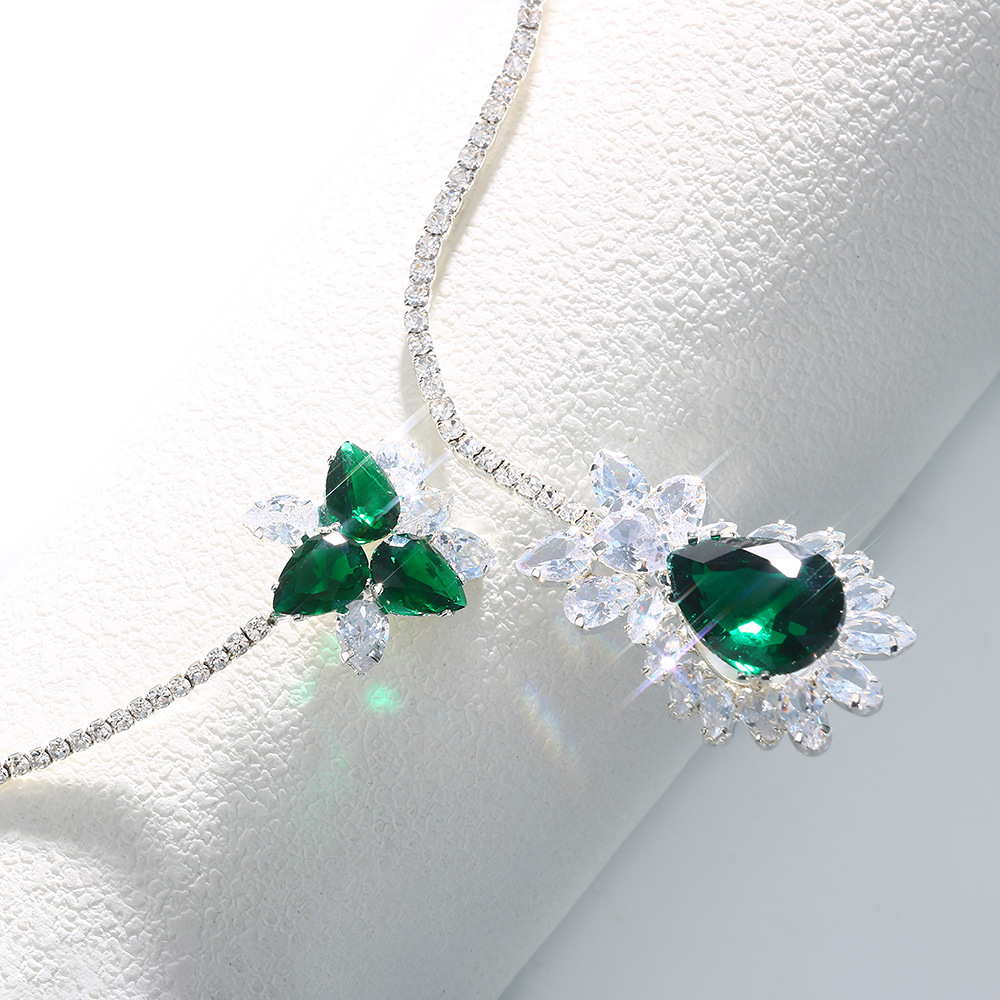Leaf Motif Luxury Zircon Clavicle Necklace - Image 2