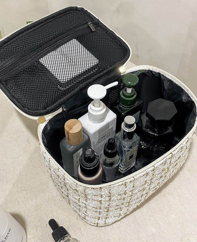 The Daphne Plaid Makeup Bag with Zipper Closure – La Rose Couture Handbags & Clutches