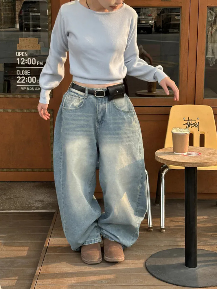 Women‘s Retro Washed Wide-Leg Buttoned Hem Denim Jeans - Image 4