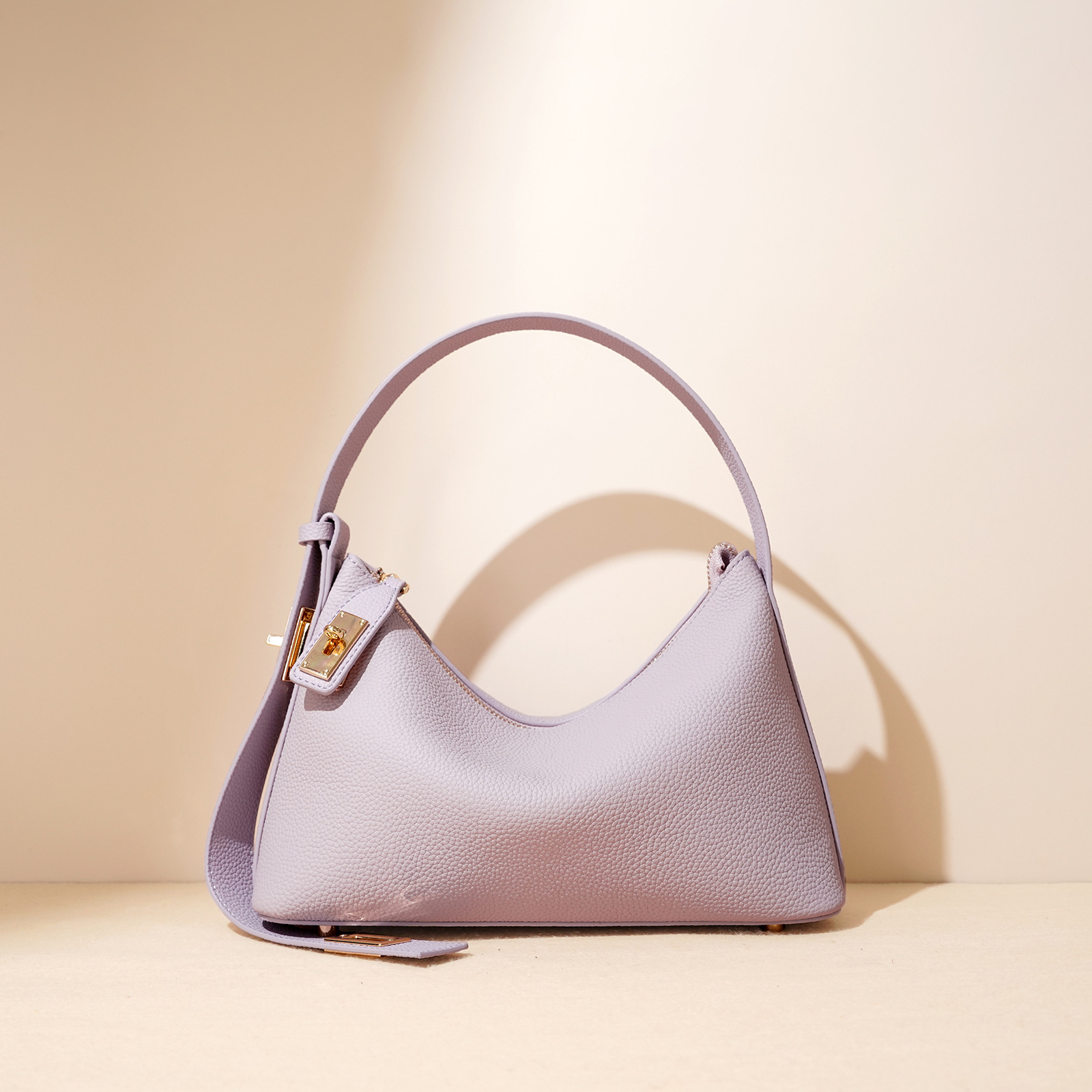 Leather handbags are fashionable.