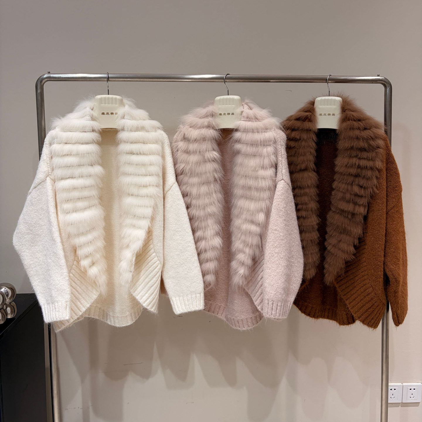 Women's Fox Fur Striped Short Knit Sweater with Fur Collar