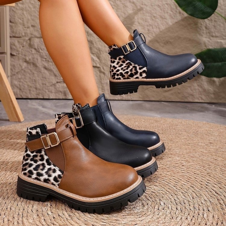 Mens Split-Toe Flat Heel Short - Image 5