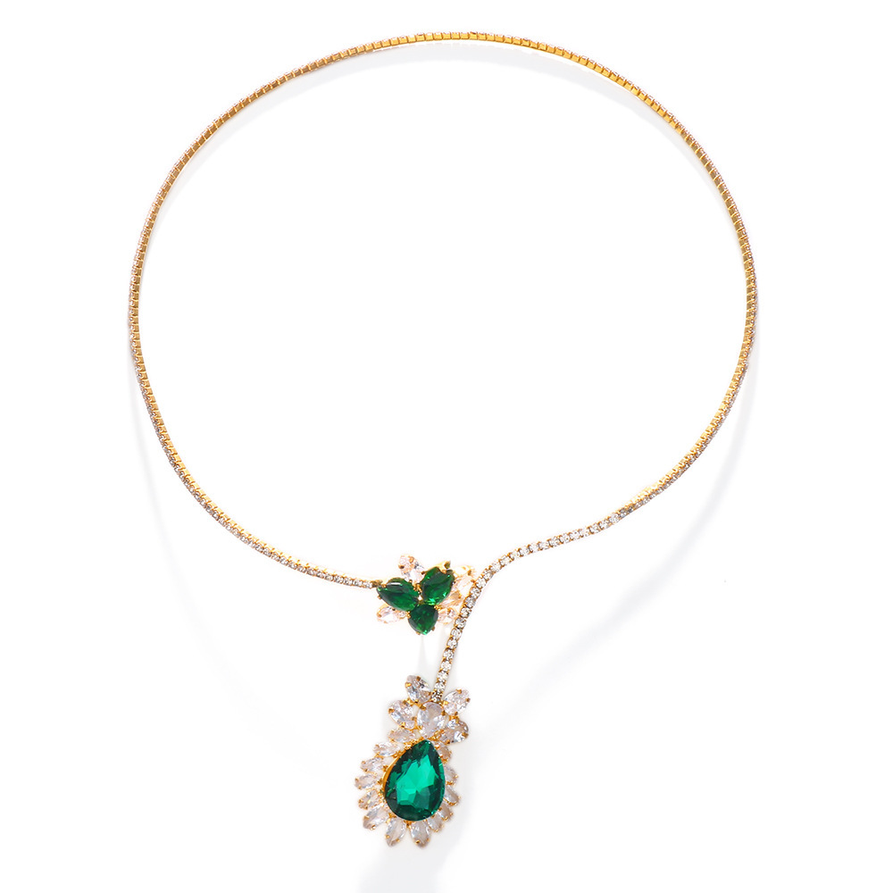 Leaf Motif Luxury Zircon Clavicle Necklace - Image 3