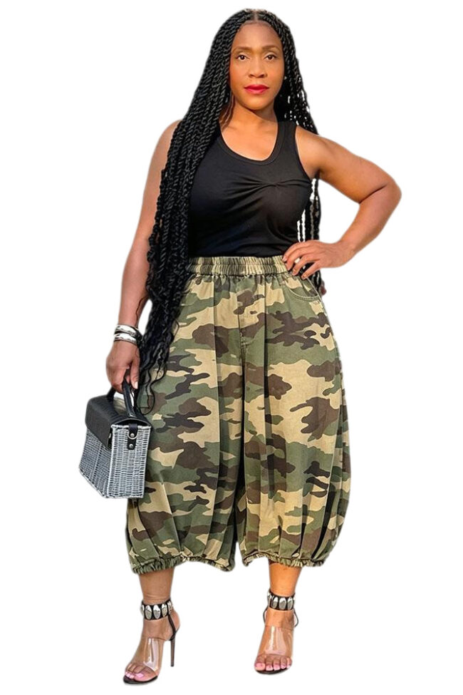 The Victoire Camouflage Wide Leg Cropped Pants Detail – La Rose Couture Trousers & Skirts