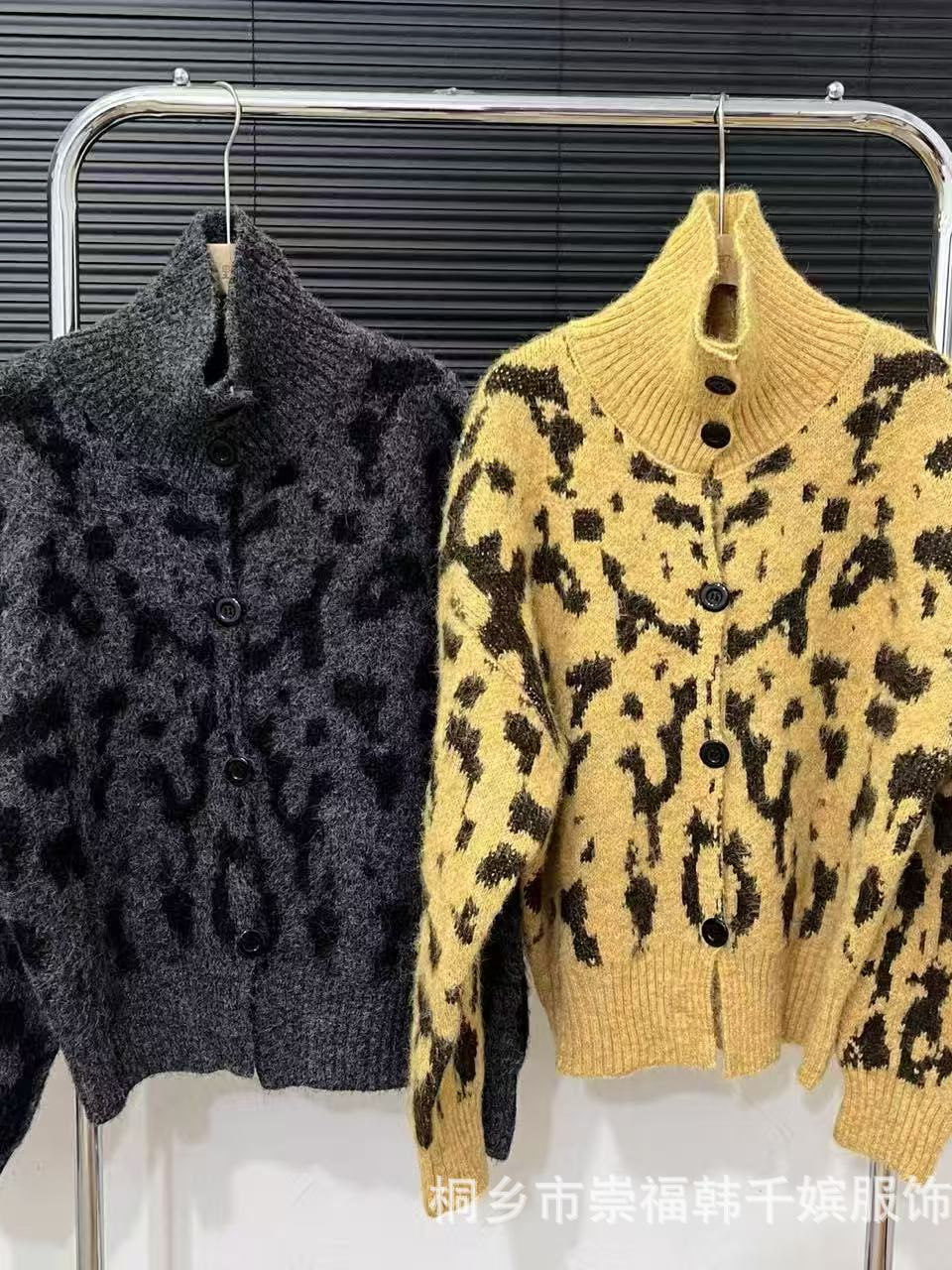Retro Leopard Print Knit Cardigan - Image 5