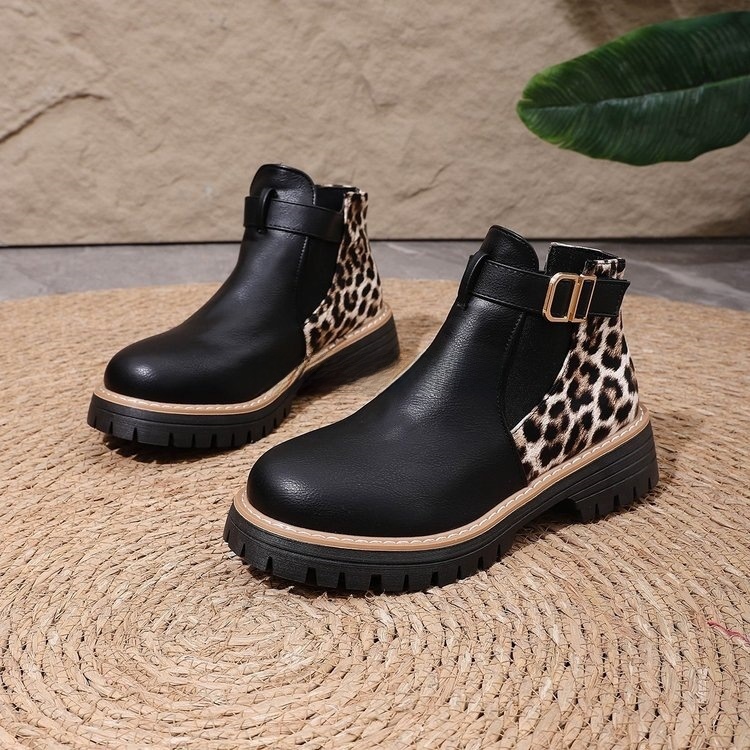 Mens Split-Toe Flat Heel Short