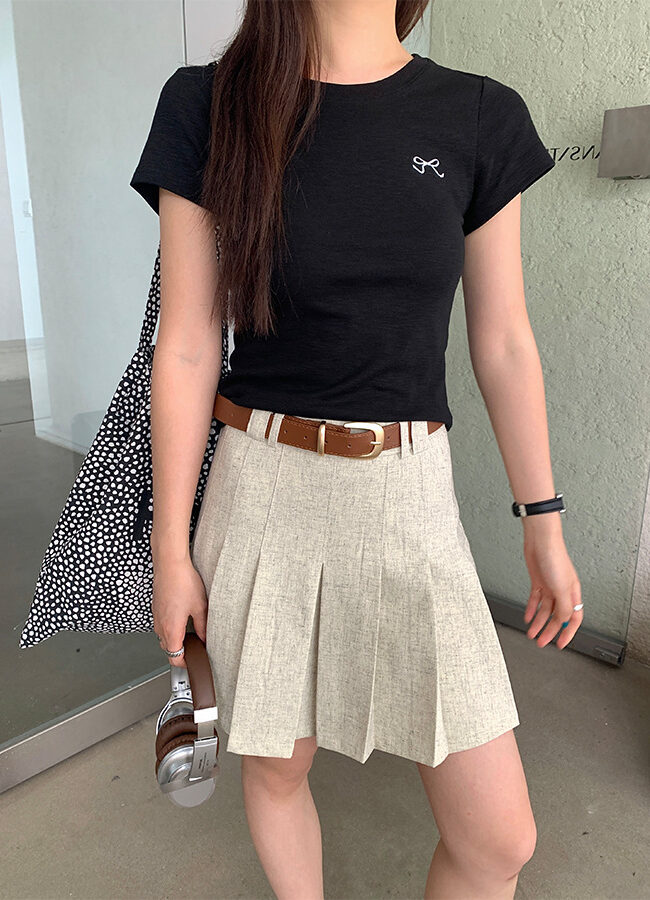The Marlene Preppy Style a Line Pleated Skirt Detail – La Rose Couture Trousers & Skirts