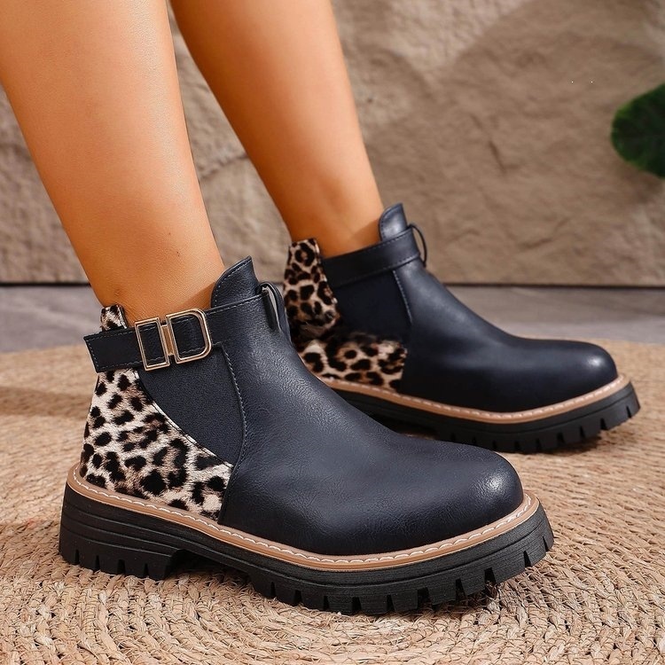 Mens Split-Toe Flat Heel Short - Image 2