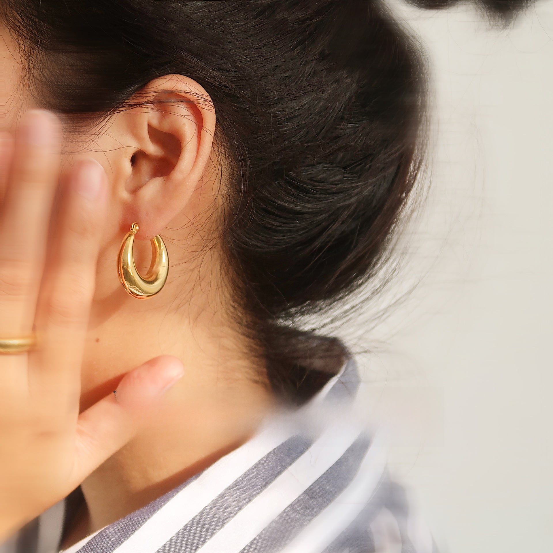 Women's Hollow Circle Titanium Steel Earrings Minimalist Geometric Lightweight Jewelry - Image 2